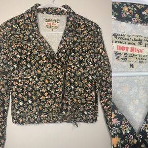 Hot Kiss// Denim croped floral jacket with pockets